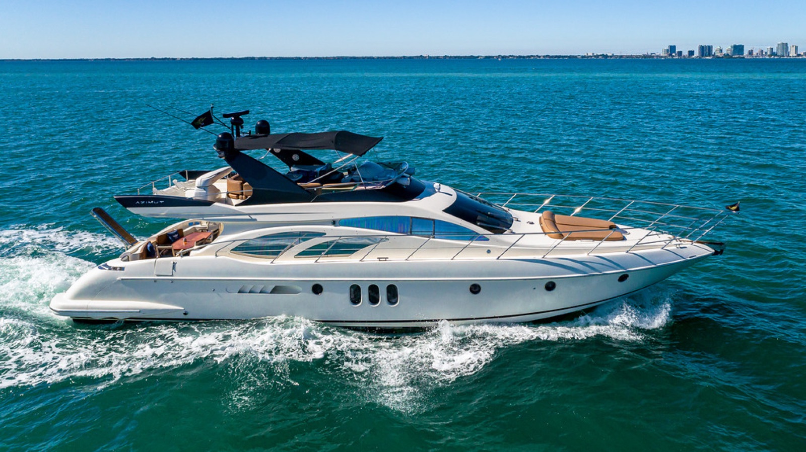 75FT Azimut Hollywood black-and-white yacht