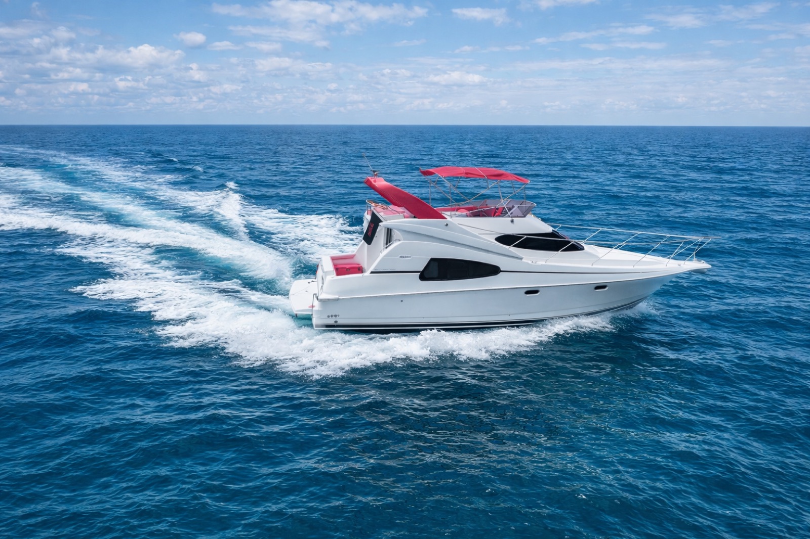 42FT Pink Barbie yacht cruising in Miami